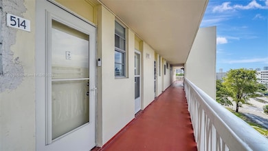 2905 Point Dr E unit L514, Aventura, FL 33160 - photo 2