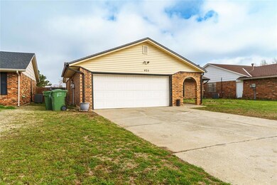 Ranch-style house featuring central air condition unit, a garage, and a front yard