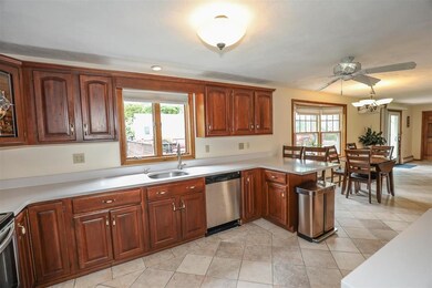 513 Mammoth Rd, Pelham, NH 03076 - photo 6