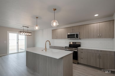 929 N Mirror Creek Way, Meridian, ID 83642 - photo 4