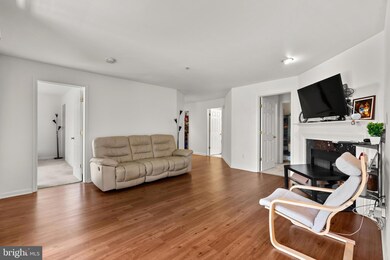 11816 Eton Manor Dr unit 202, Germantown, MD 20876 - photo 4