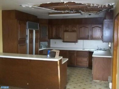 738 Oak Grove Rd, Swedesboro, NJ 08085 - photo 3