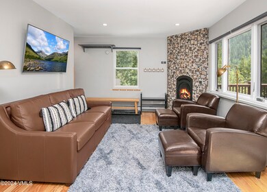 4112-Spruce-Way-MLS_04