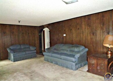 2300 W 1st Ave, Topeka, KS 66606 - photo 2