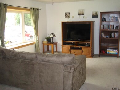 16 Winslow Dr, Schenectady, NY 12309 - photo 4