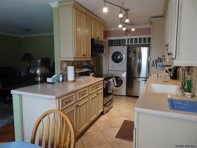 804 Cambridge Manor Dr, Schenectady, NY 12302 - photo 6