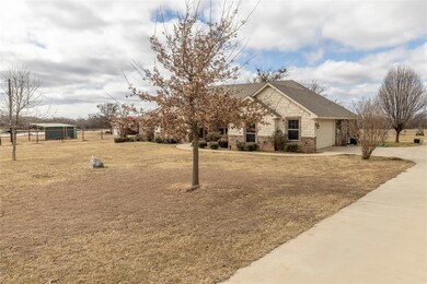 3300 Adell Cir, Weatherford, TX 76088 - photo 4