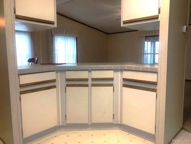 614 Spruce Ct, Jonesville, MI 49250 - photo 4