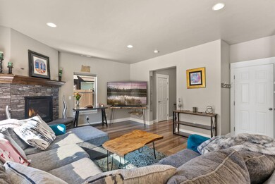 3526 NE Crystal Springs Dr, Bend, OR 97701 - photo 6