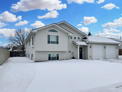 1305 26th St W, Williston, ND 58801 - photo 2