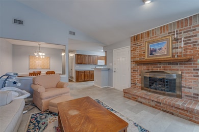 210 Wilshire Dr, Glenn Heights, TX 75154 - photo 5