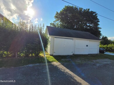 Garage  Barn
