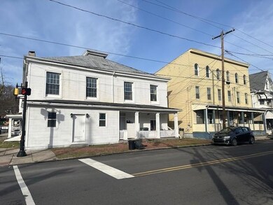 402 Pine St unit 2nd floor right, Tamaqua, PA 18252 - photo 2