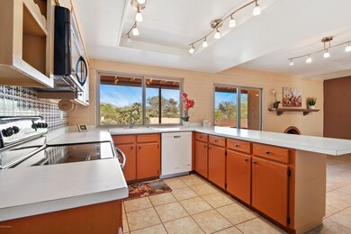 Kitchen/Mountain View