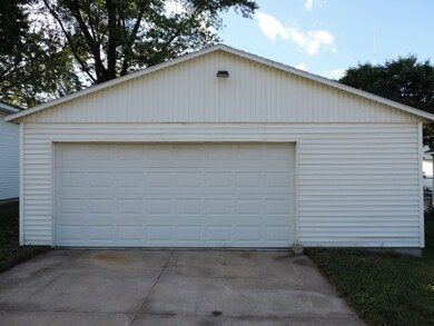 1341 21st Ave SW, Cedar Rapids, IA 52404 - photo 2