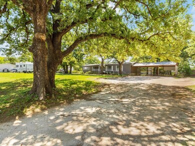 2916 Rolling Oaks Dr, Cleburne, TX 76031 - photo 3