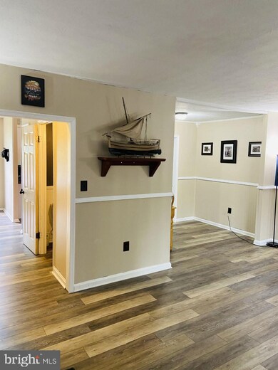 953 E Oak St, Palmyra, PA 17078 - photo 2