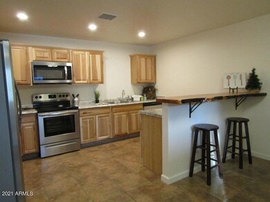 Kitchen breakfast bar