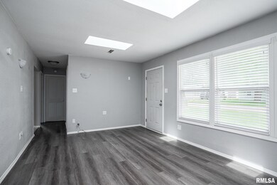 2811 W 70th St, Davenport, IA 52806 - photo 3