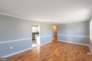 2123 Scott Key Dr, District Heights, MD 20747 - photo 4
