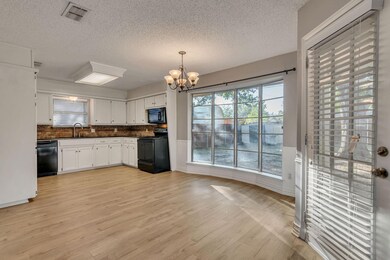 7920 Irish Dr, North Richland Hills, TX 76180 - photo 4