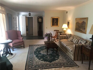 Living Room ovwrlooka deronr court yard