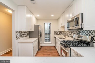 10056 Oakton Terrace Rd, Oakton, VA 22124 - photo 4