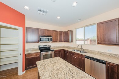 014 - 672 W. Calle Capotasto