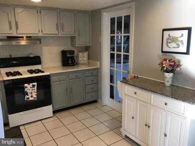 3301 Mont Clare Ln, Bowie, MD 20715 - photo 4