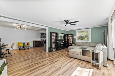 1072 5th St NE, Hickory, NC 28601 - photo 2