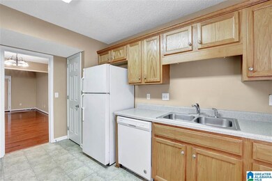 5123 Falling Creek Ln, Birmingham, AL 35235 - photo 4