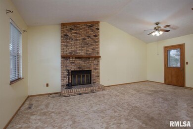 6616 Cresthill Dr, Davenport, IA 52806 - photo 4