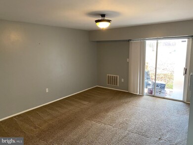 805 Henri Ct unit 805, Burlington, NJ 08016 - photo 3