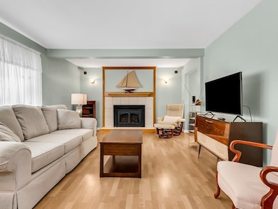 17 Elaine Ave, Saugus, MA 01906 - photo 5