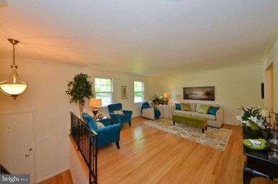 8925 Braeburn Dr, Annandale, VA 22003 - photo 4