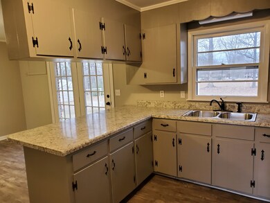 1311 Birch St, Shelbyville, TN 37160 - photo 2