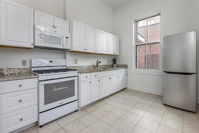 24 Deering St_#2_W5_004