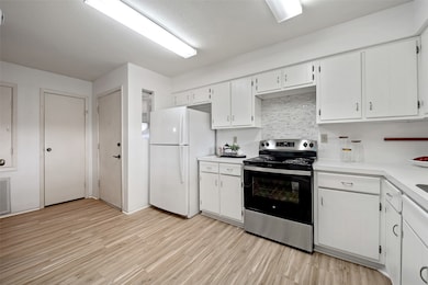 This darling 2 bedroom condo has been recently upd