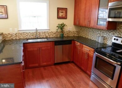 504 Peacock Dr, Hyattsville, MD 20785 - photo 4