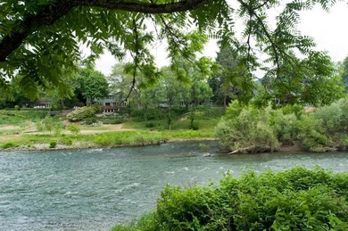 235 SW Central Ave, Grants Pass, OR 97526 - photo 5