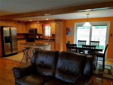 Entertainment your guests in the open living room,