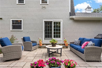 72 Tomahawk Cir, Saunderstown, RI 02874 - photo 6