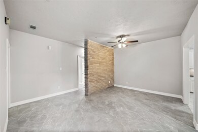 1635 Gingerleaf Ln, Houston, TX 77055 - photo 4