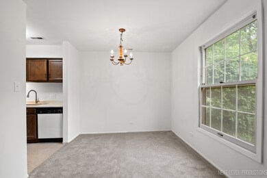 1332 S Glen Cir unit C, Aurora, IL 60506 - photo 6