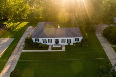 221 Megan Cir, Shelbyville, TN 37160 - photo 2