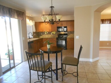 KITCHEN/BREAKFAST