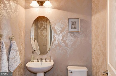 3445 Kemper Rd, Arlington, VA 22206 - photo 4