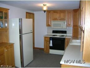 282 N Meadowlark Dr, Williamstown, WV 26187 - photo 6