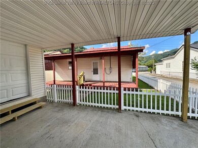 82 Merrill St, Logan, WV 25601 - photo 3