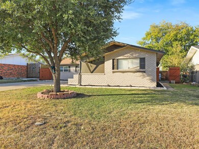 Ranch-style house with a front yard